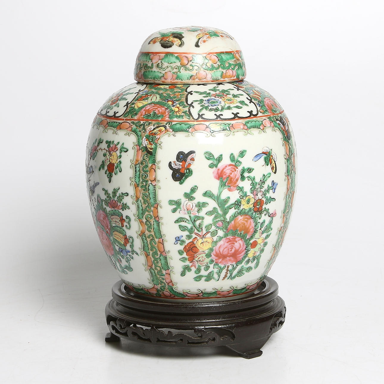 LOCKURNA med STÄLL, porslin, Kanton, Kina 18/1900-tal.