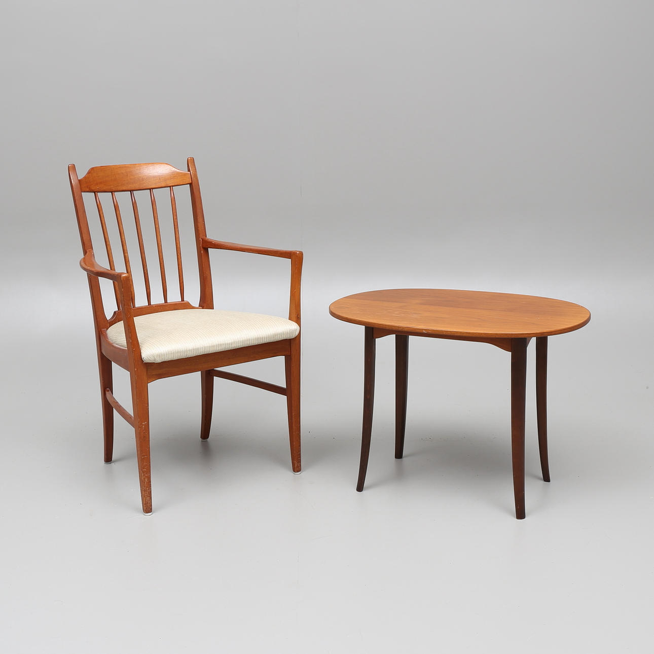 CARL MALMSTEN. Karmstol, "Nya Guldheden", samt BORD, "Ovalen".