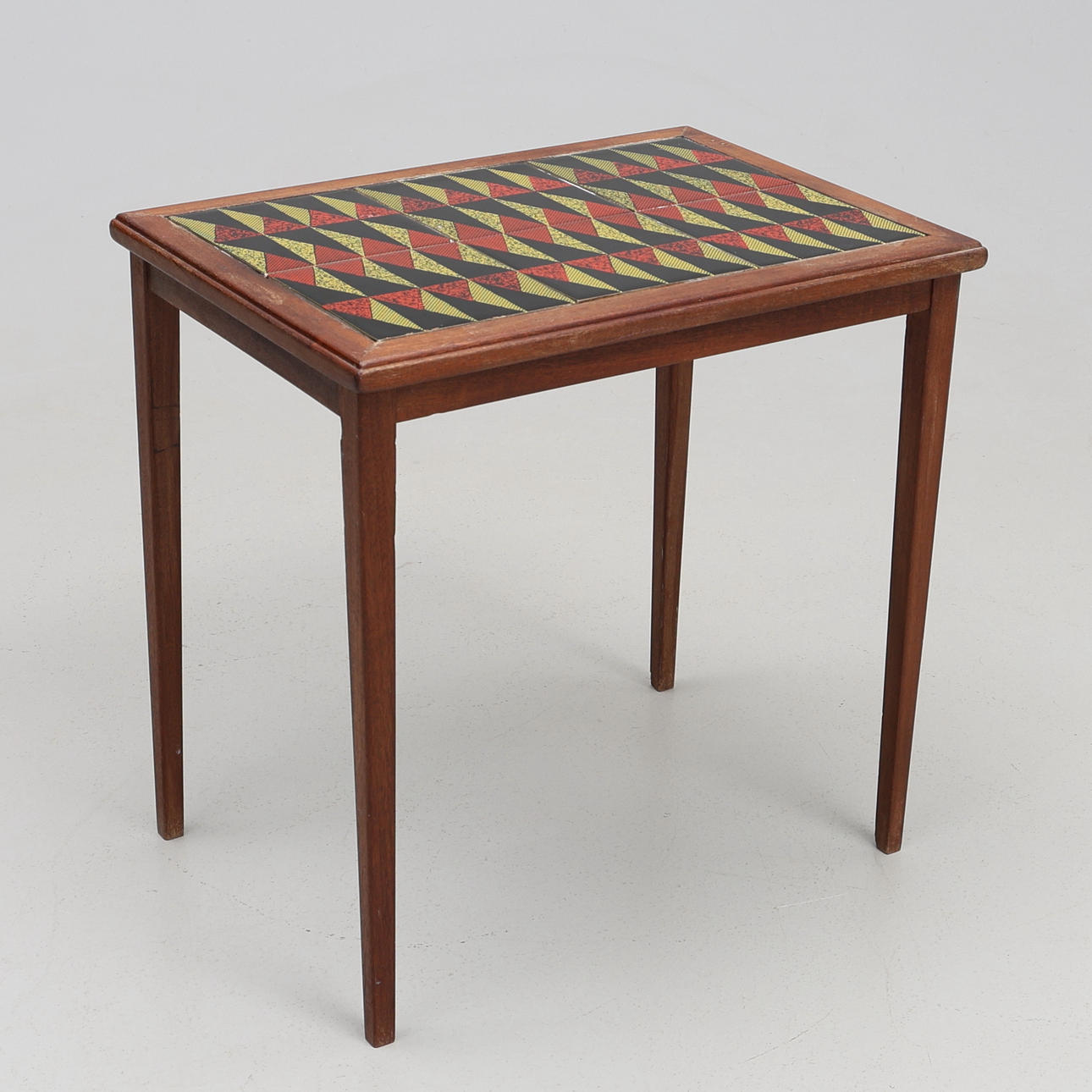 WETTTISCH. Holztisch mit Fliesen 60/1970er.