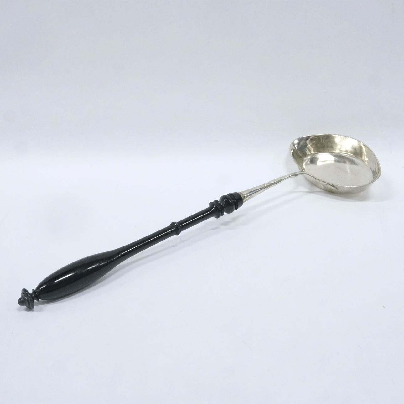 ERIK BRATT. SLEV, SILVER, TRÄSKAFT, 1810 UDDEVALLA.