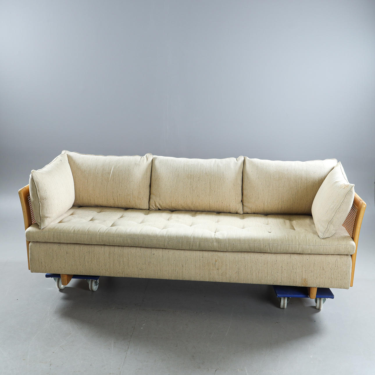 KENNETH BERGENDAHL. Sofa, “Milano”, Dux, designed 1976.