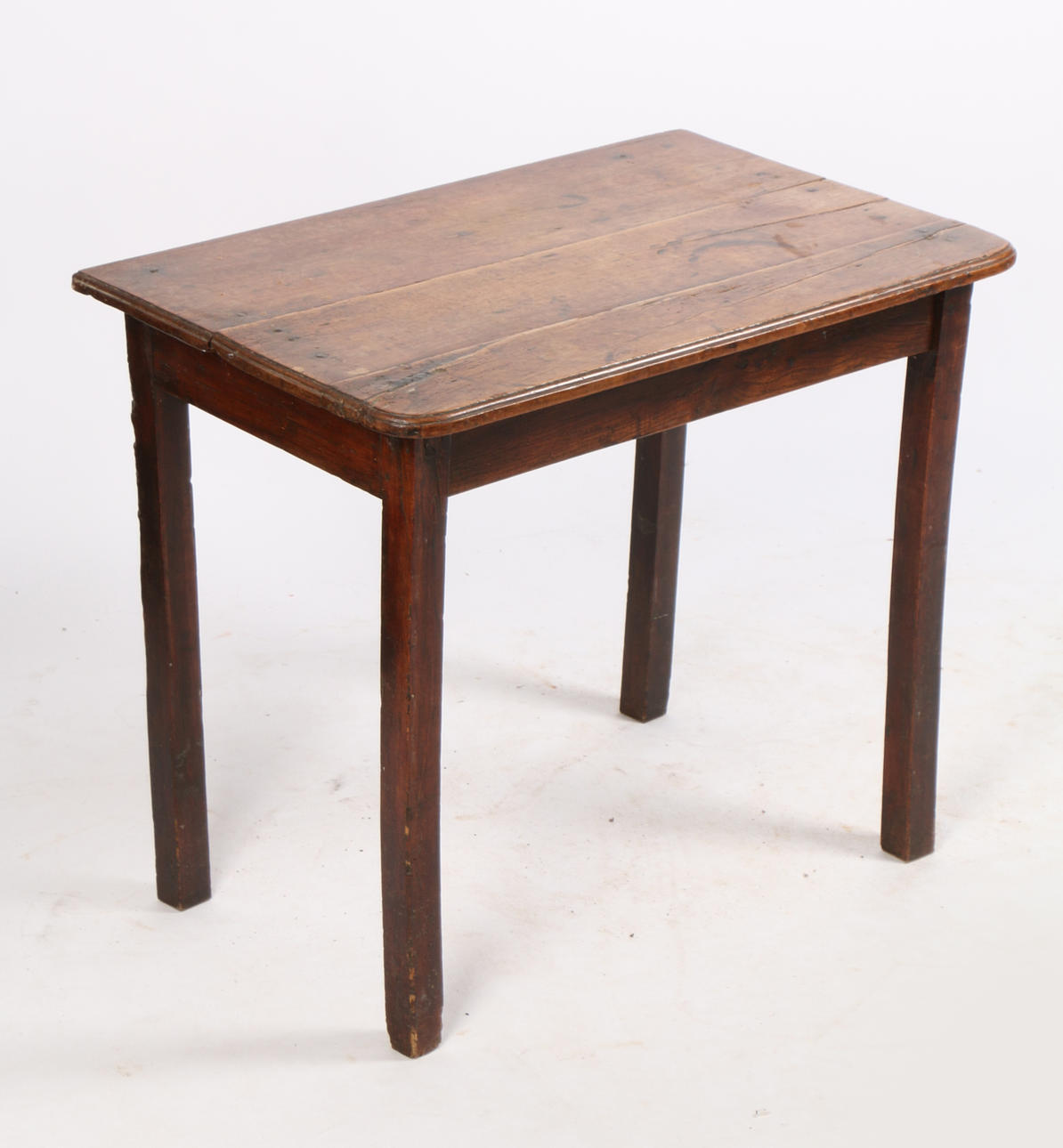 ET LILLE EGETRÆSBORD.