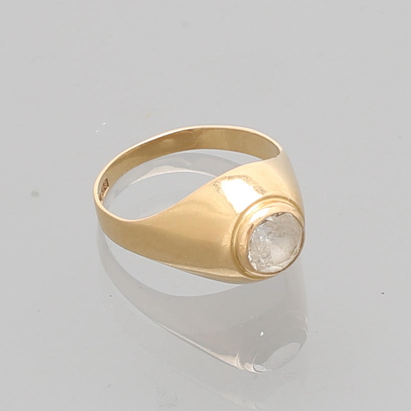 RING, med vit sten, guld 18k, 1962, vikt 2,87 gram.