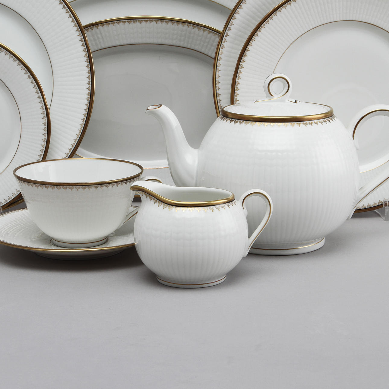 SERVIS, 131 delar, "Nationalservisen", Louise Adelborg, Rörstrand.