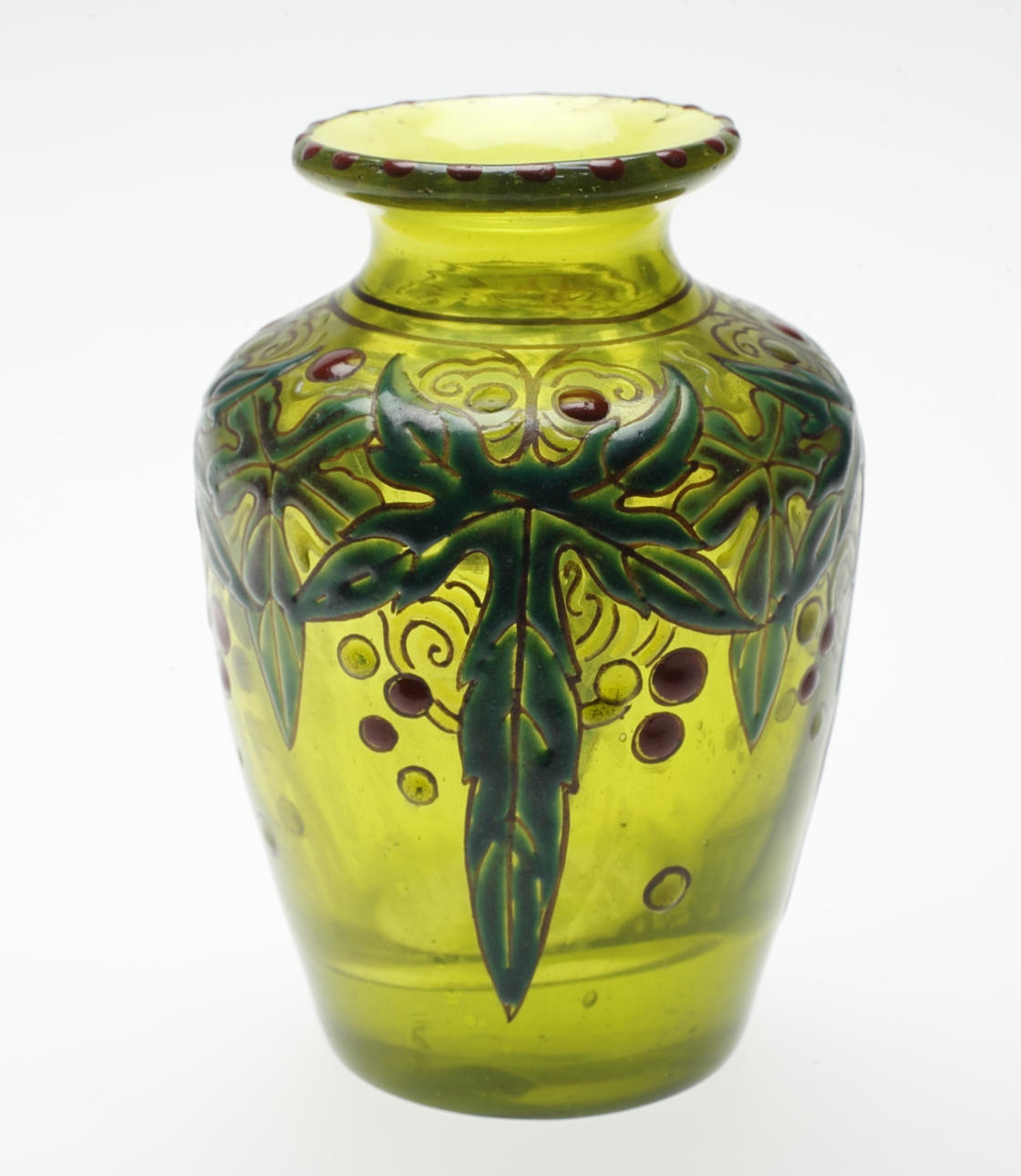 VAS, glas, överfång i grönt, märkt Gallé.