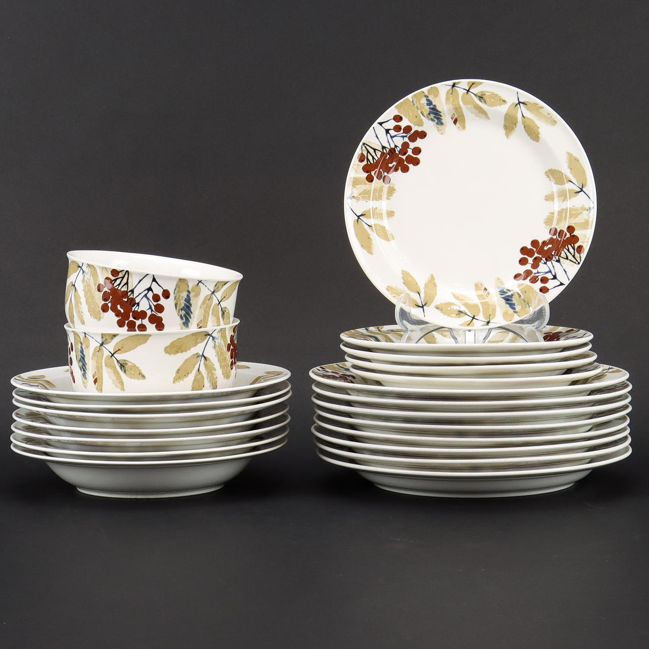 DINNERWARE Rörstrand, Diamond, Berry.