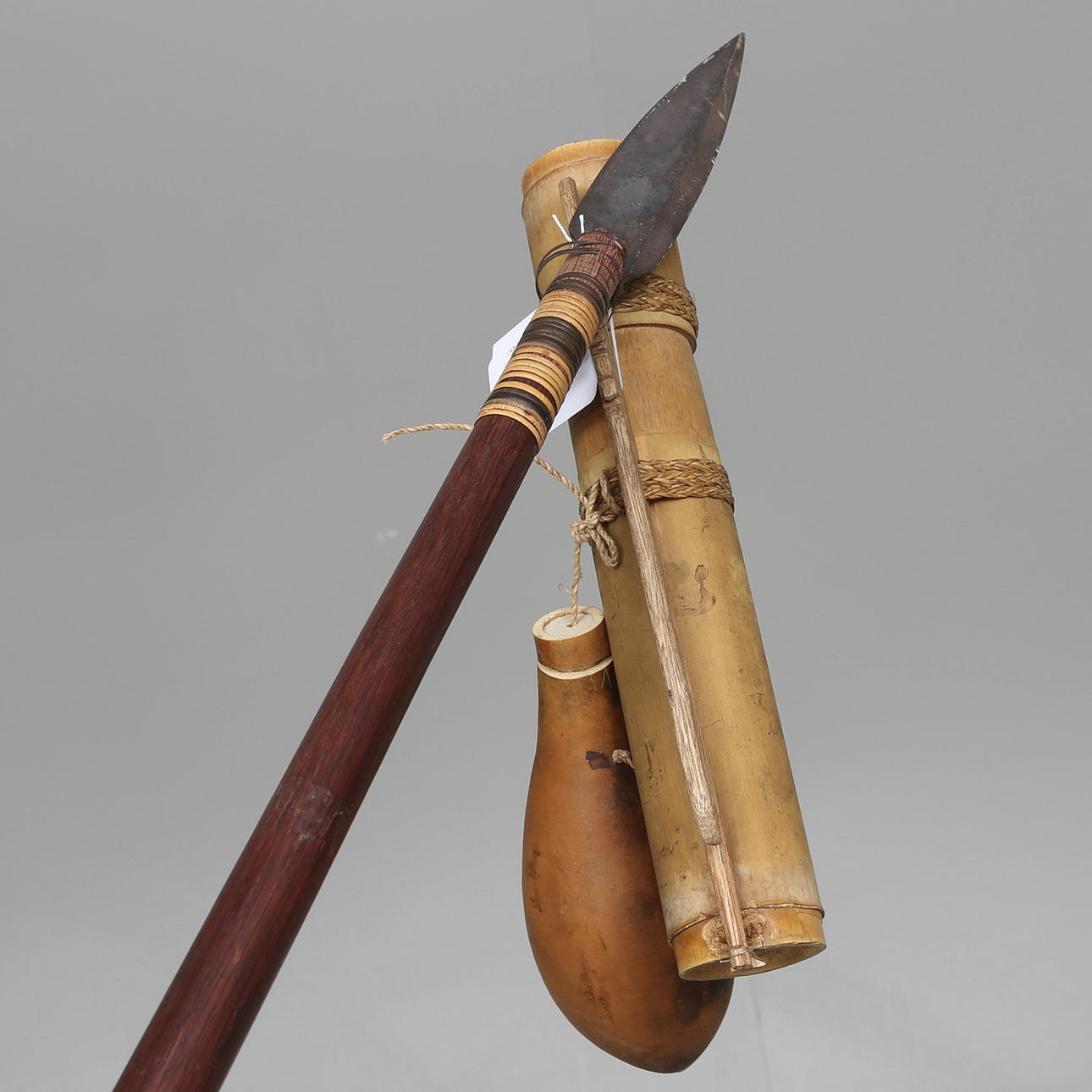 BLÅSRÖR med PILAR, Borneo.