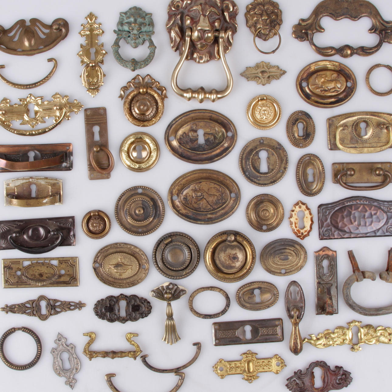 PARTI BESLAG, delvis mässing, plåt.