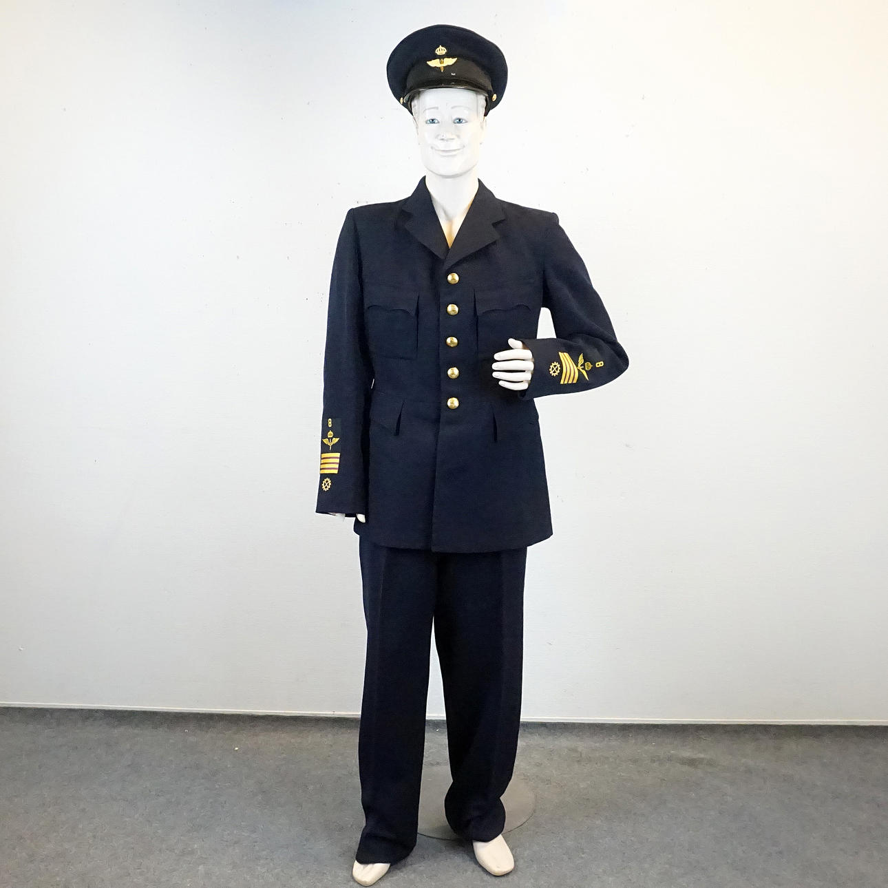 UNIFORM, 3 Stück. Schwedische Luftwaffe.