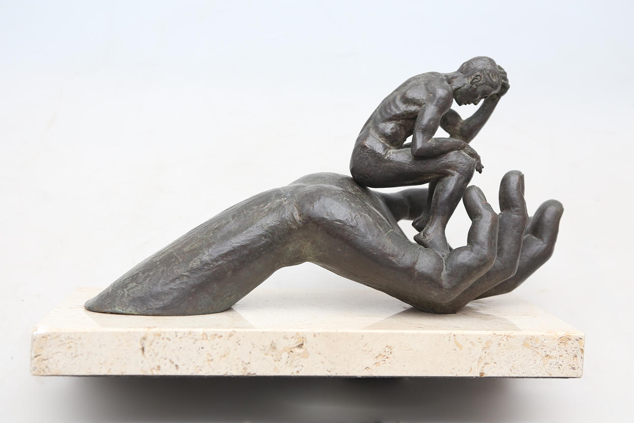 LORENZO QUINN. "La mano de Dios".