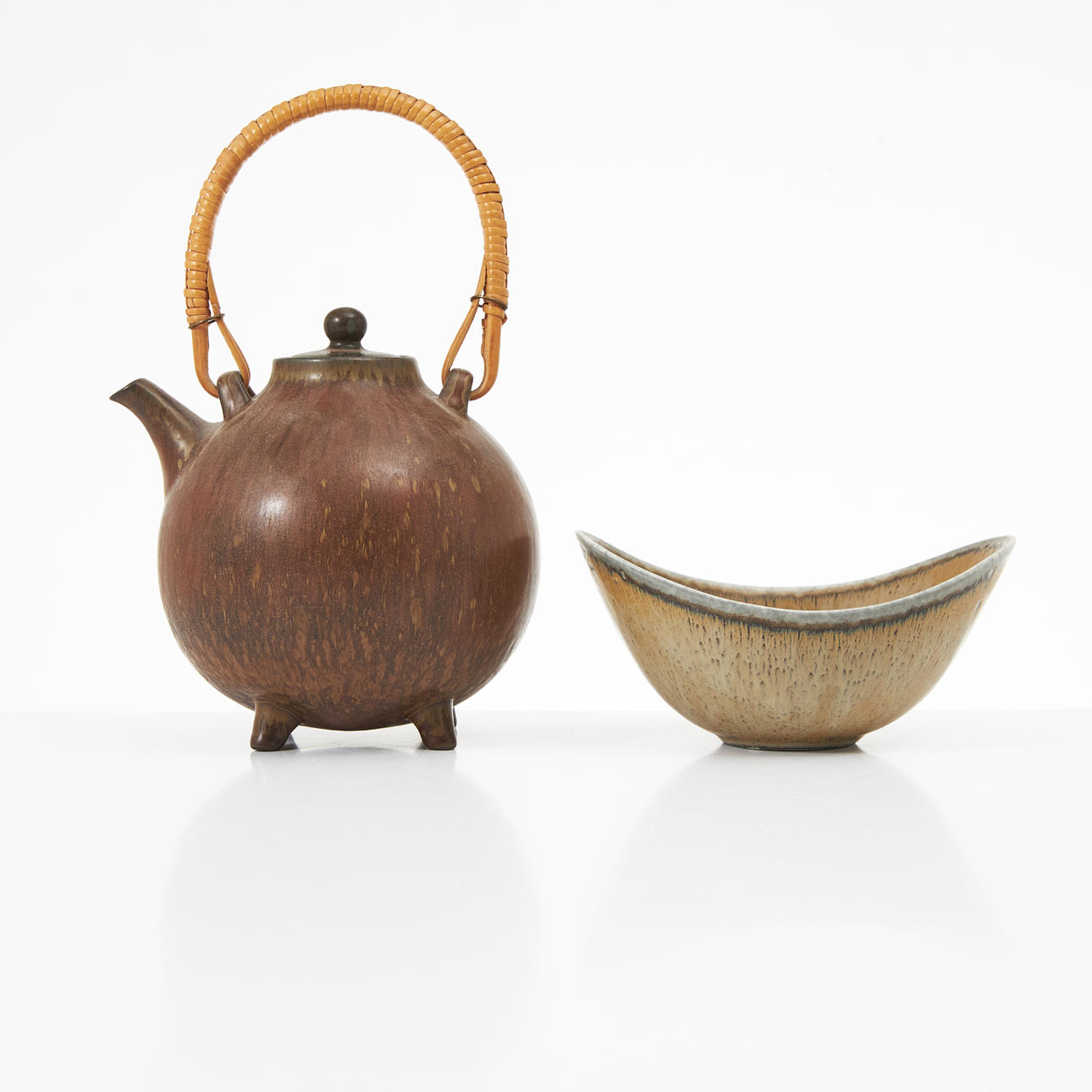 GUNNAR NYLUND. Tekanna, skål, stengods, Rörstrand.