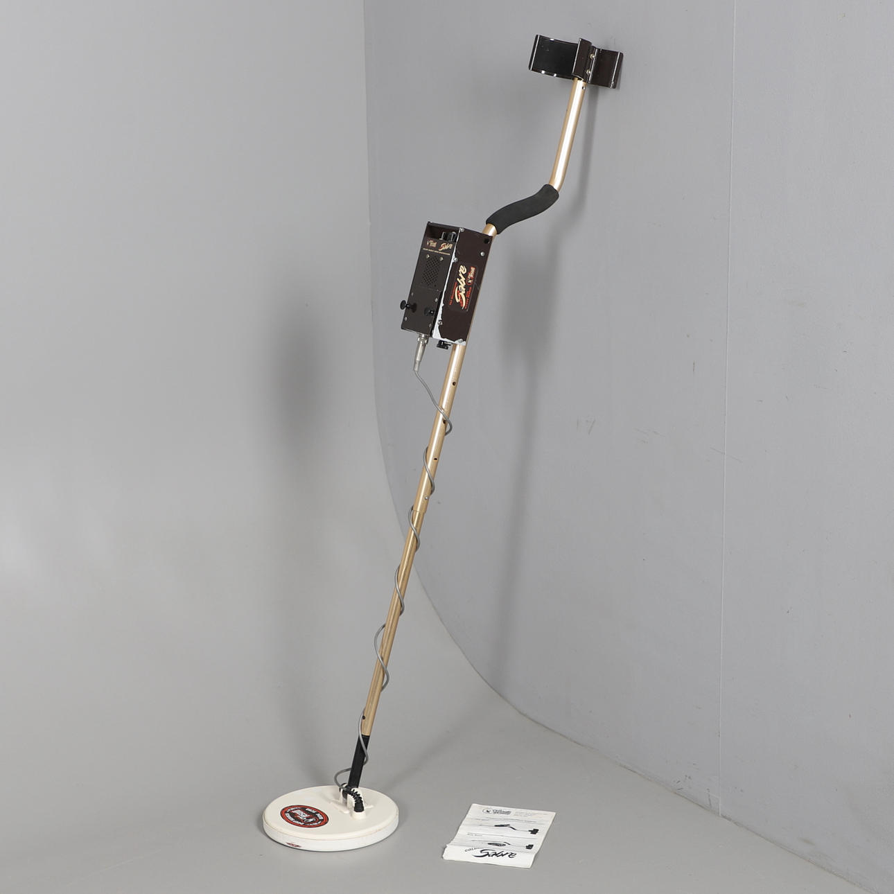 EIN TESORO 'GOLDEN SABRE' METALLDETEKTOR.