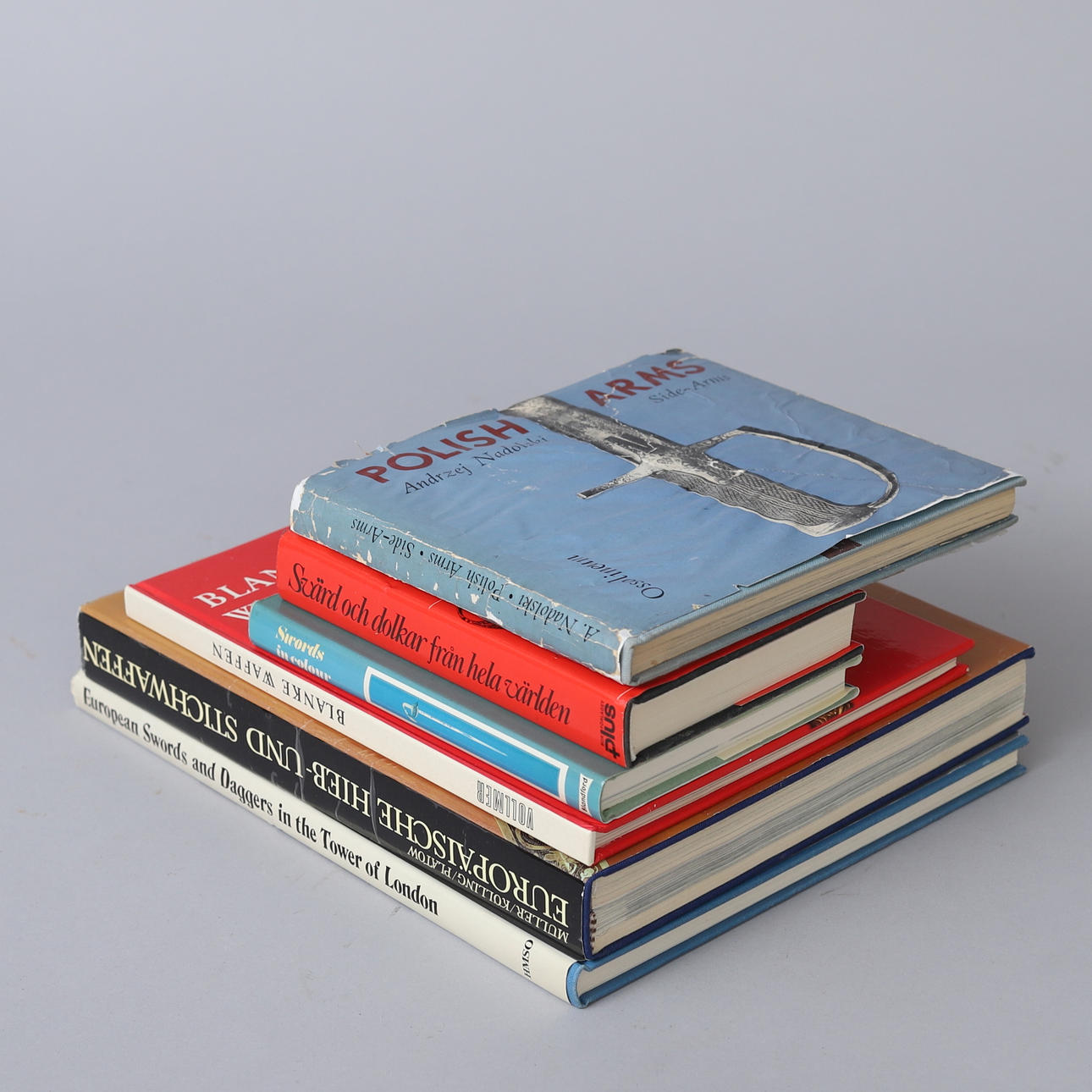 BÜCHER, 6 Stück, leere Waffen.