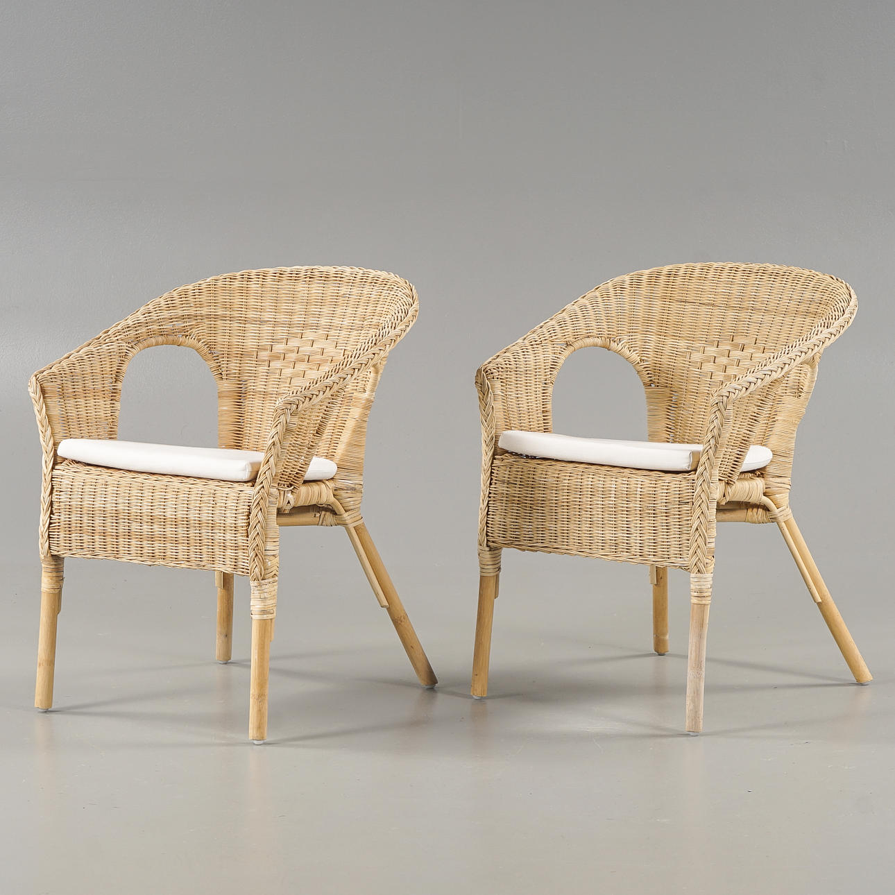 2 sillas de mimbre, Ikea, década de 2000.