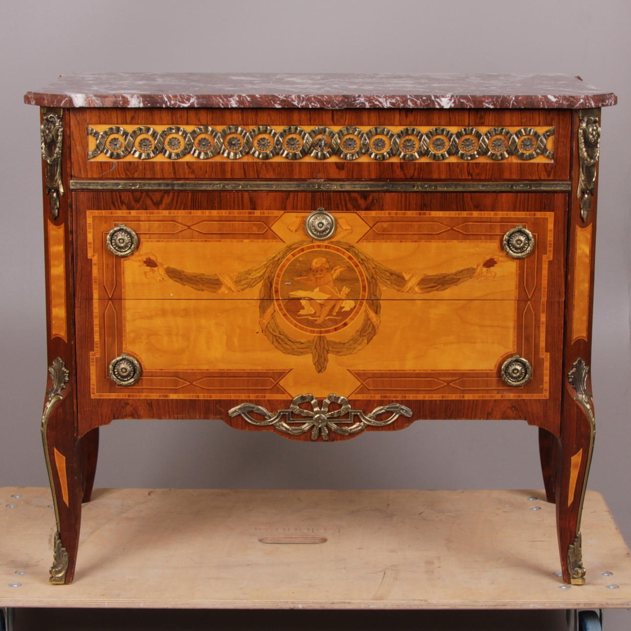 BYRÅ, med stenskiva, gustaviansk stil, Hauptkopia, 1900-tal.