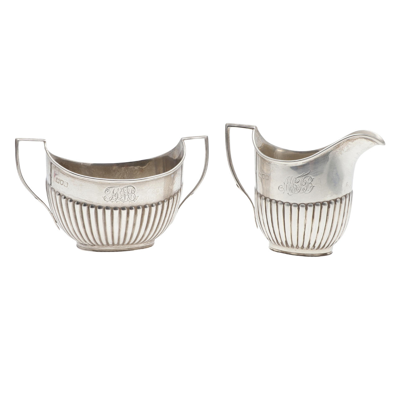 MILCHKÄNNCHEN UND ZUCKERDOSE AUS VIKTORIANISCHEM SILBER.