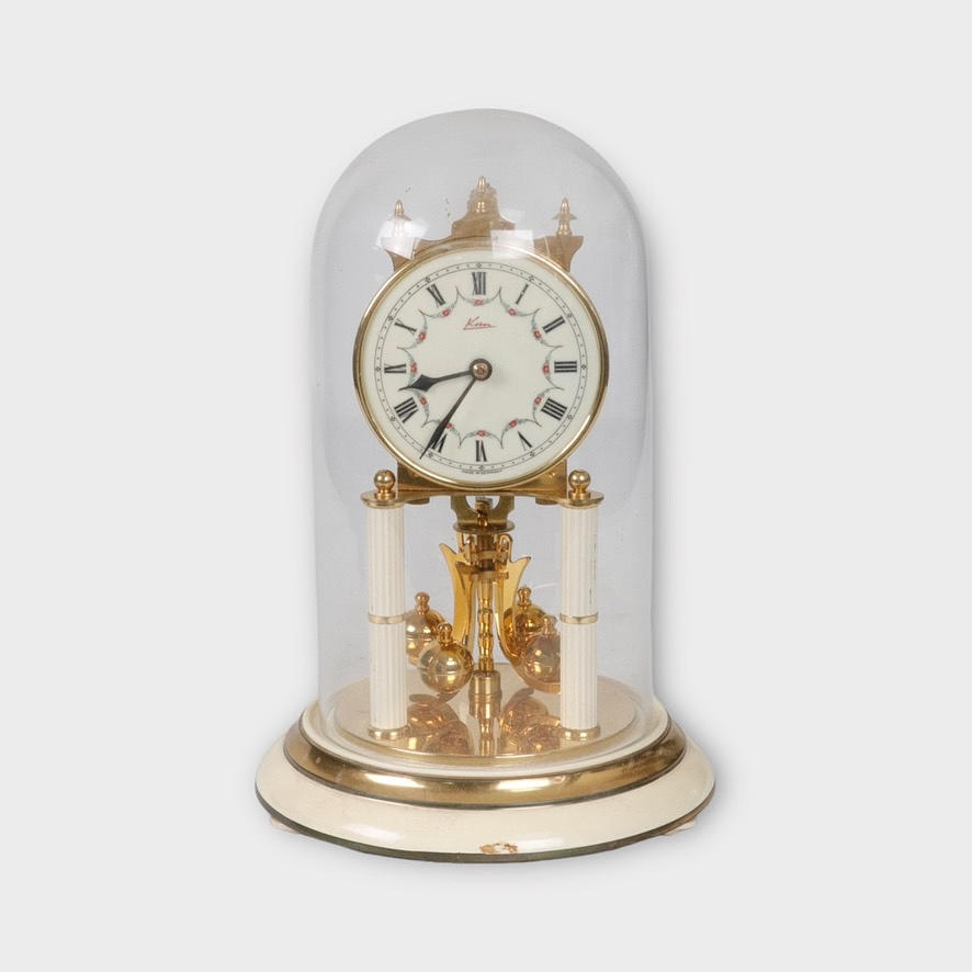 Eine Vintage-Tischuhr, Deutschland.