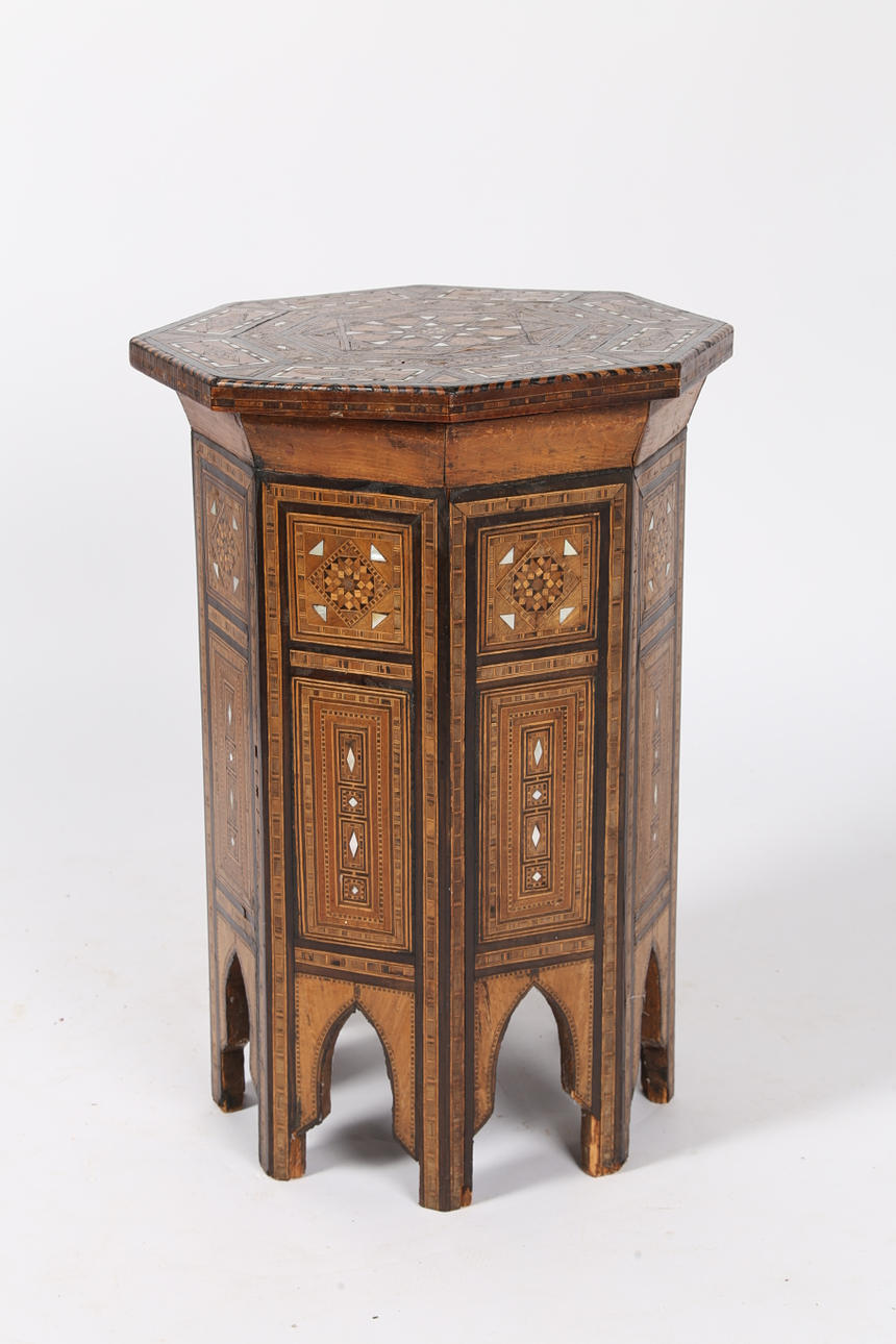 A HEXAGONAL MIDDLE EASTERN MOORISH TABLE. Furniture - Tables - Auctionet
