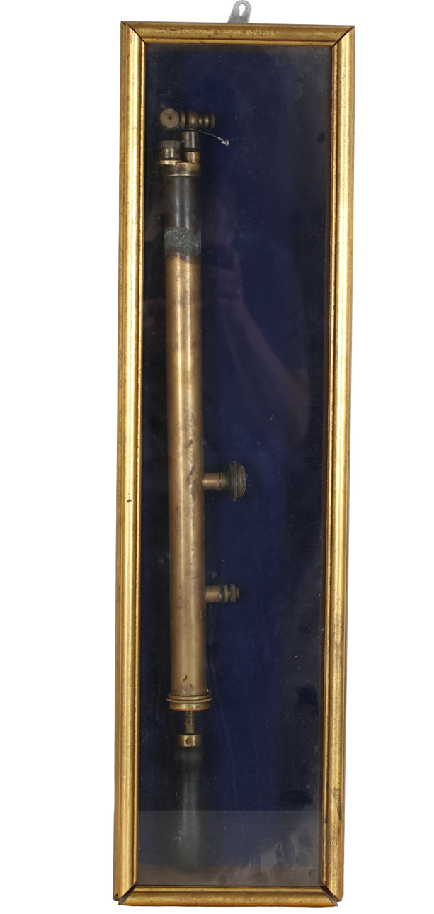 A brass syringe, 18th/20th century.