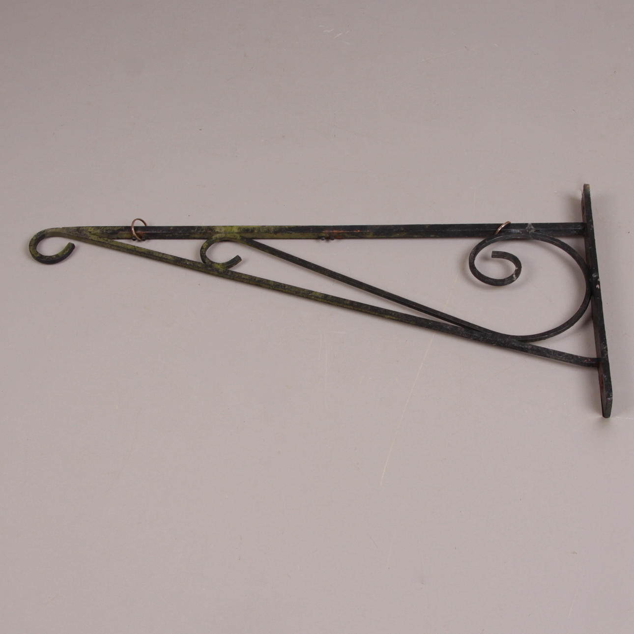 SKYLTHÅLLARE, gjutjärn, smide, 1900-tal.