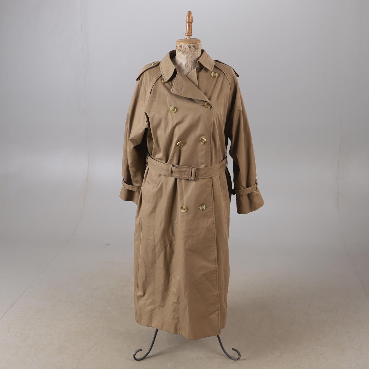 TRENCHCOAT, Burberry, England.
