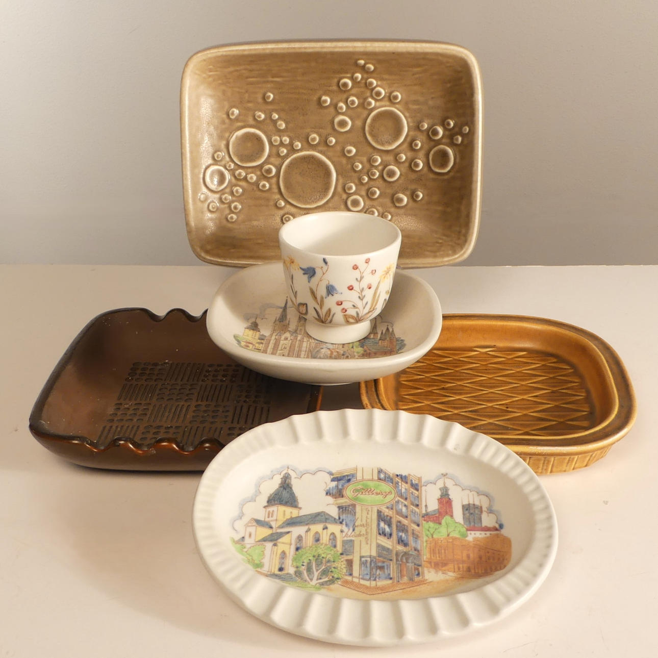 5 piezas Rörstrand y barril Ekeby.