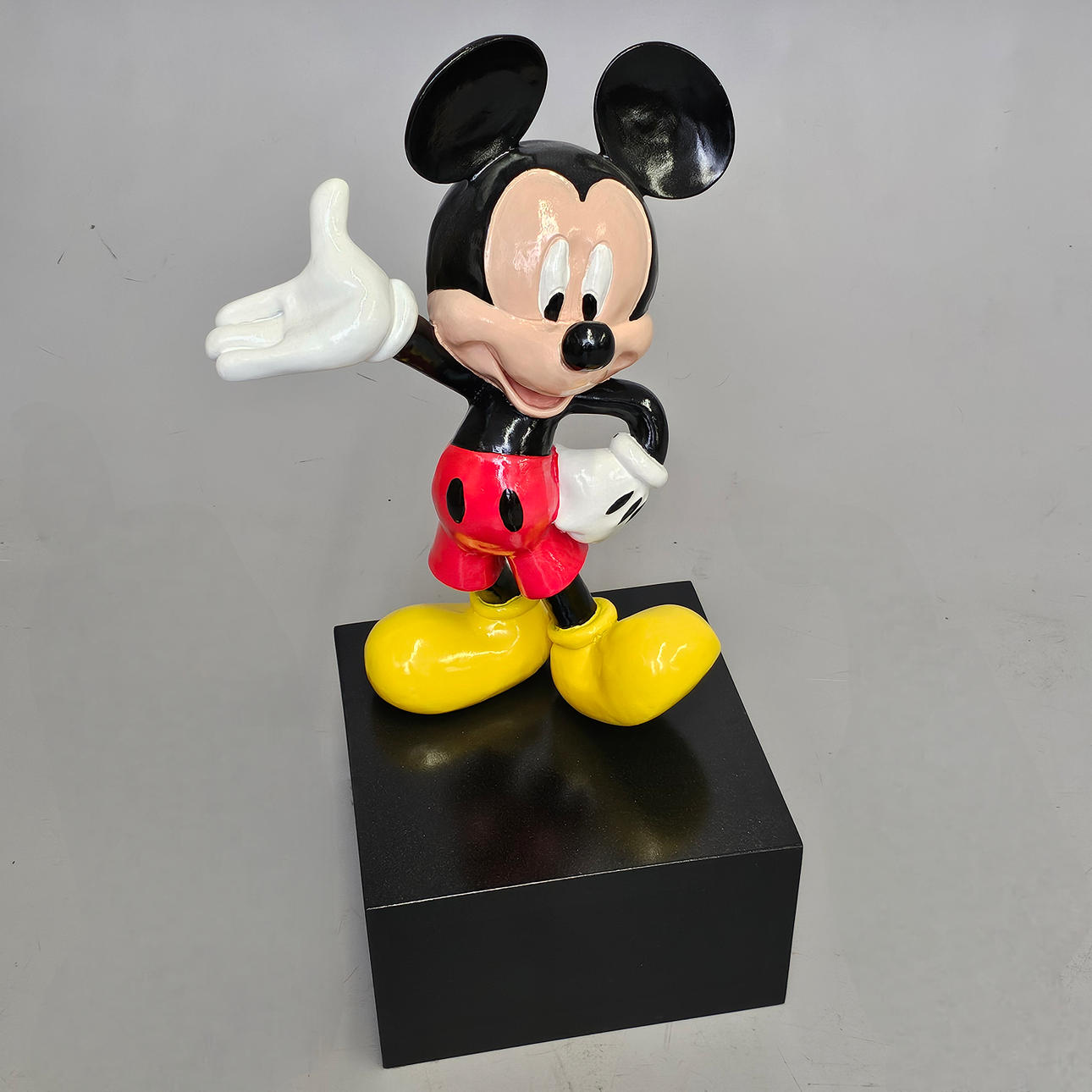 MICKEY MOUSE SCULPTURE IN POLYCHROME RESIN.
