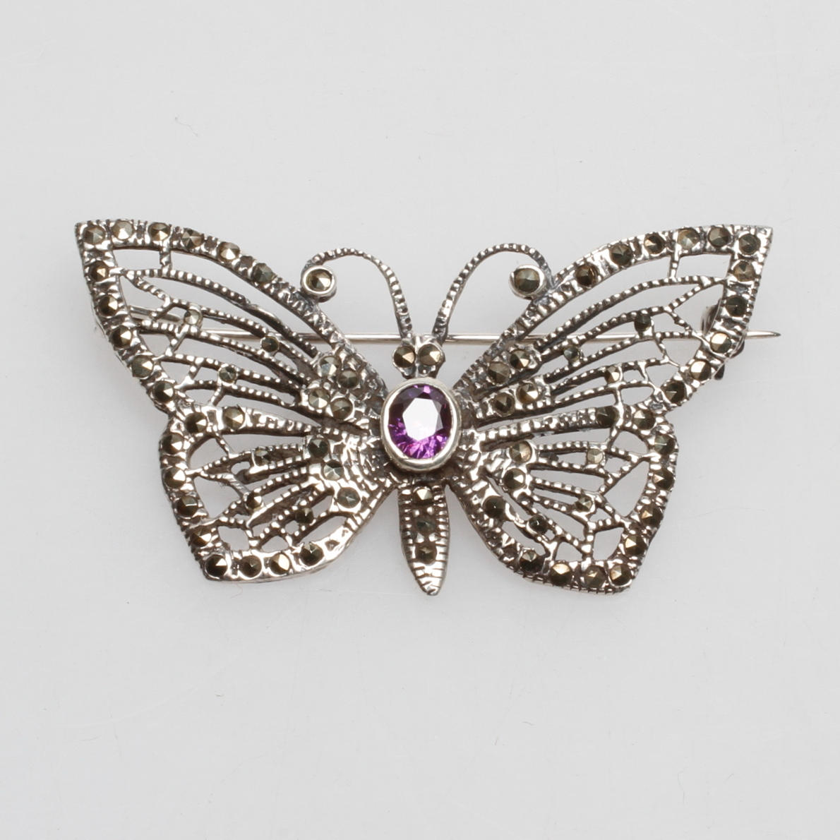 BROSCH, silver med markasiter, 1900-talets andra hälft.