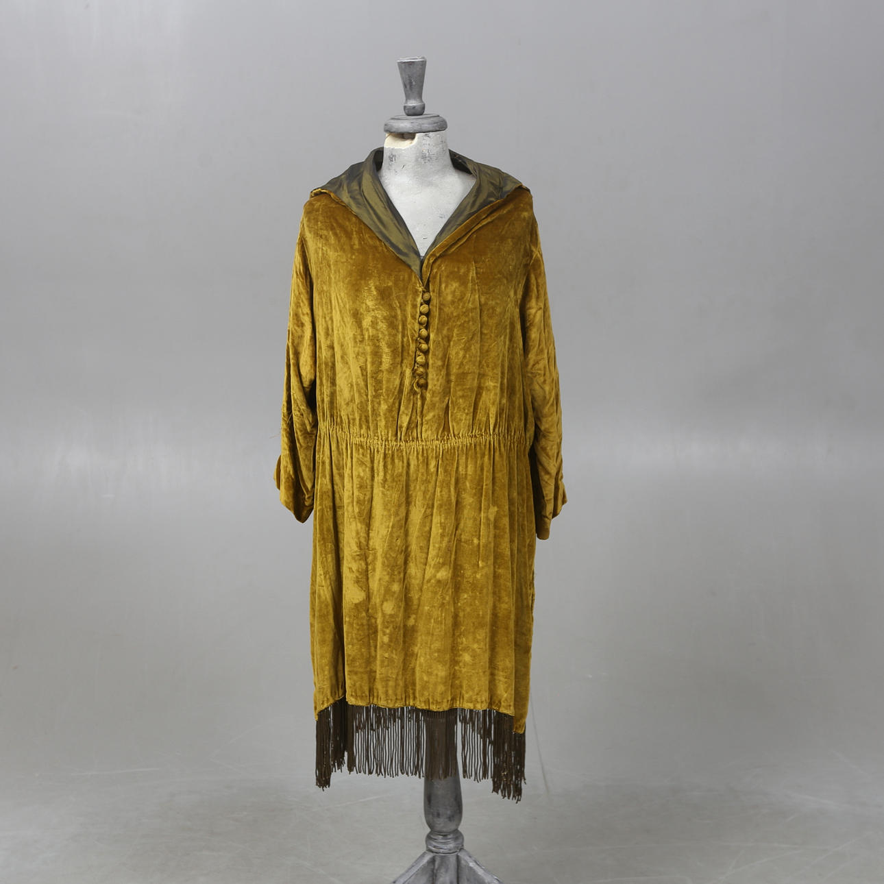 KLÄNNING, sammet, 1920-tal.