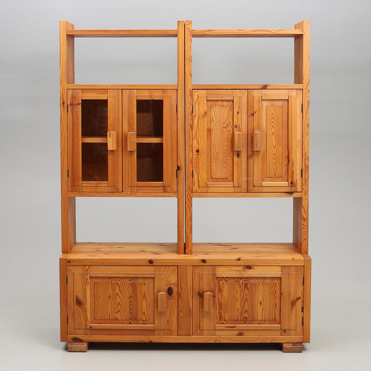 FURUHYLLA/SKÅP 1970 tal.