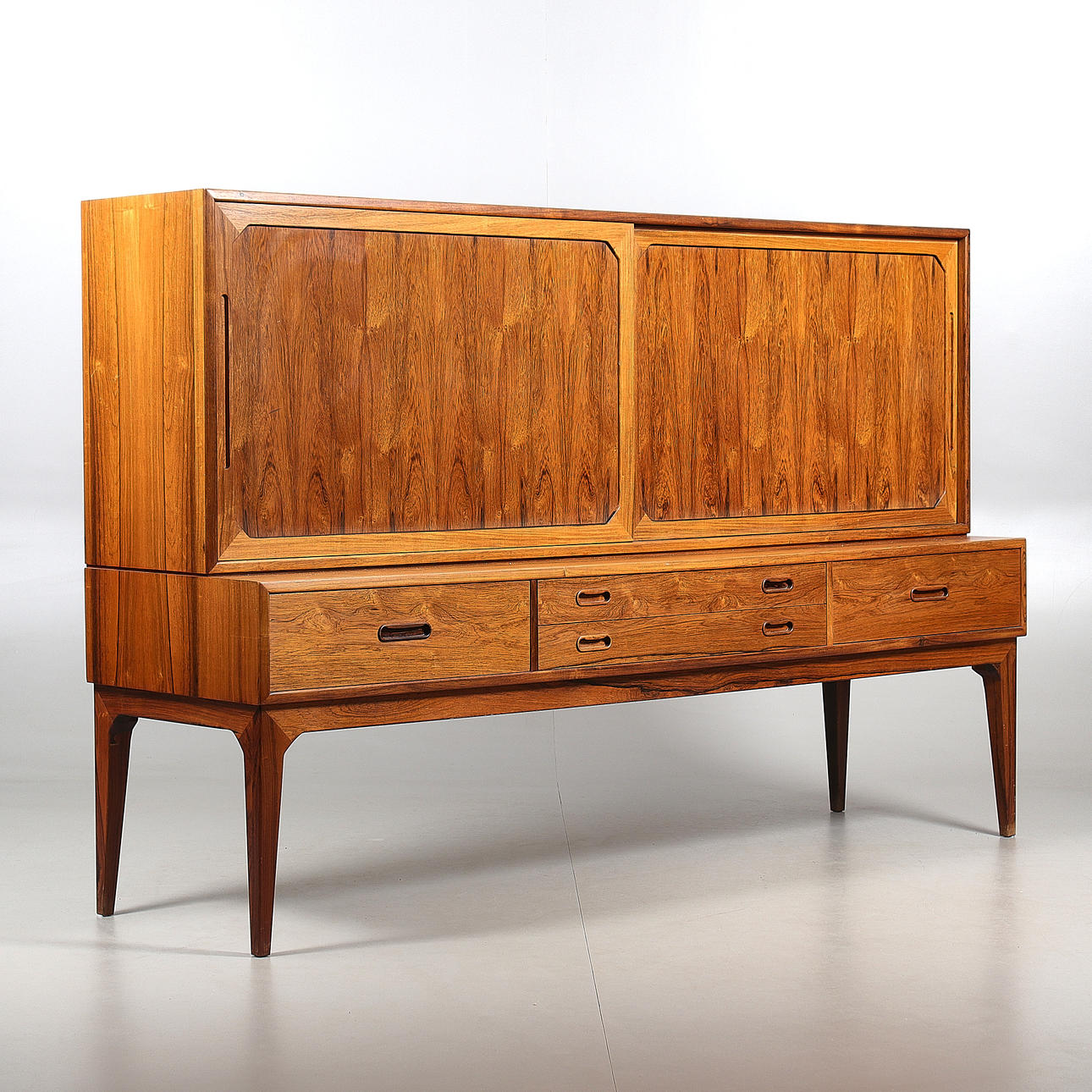 POUL HUNDEVAD. Sideboard, palisander, Danmark. 1960-tal.