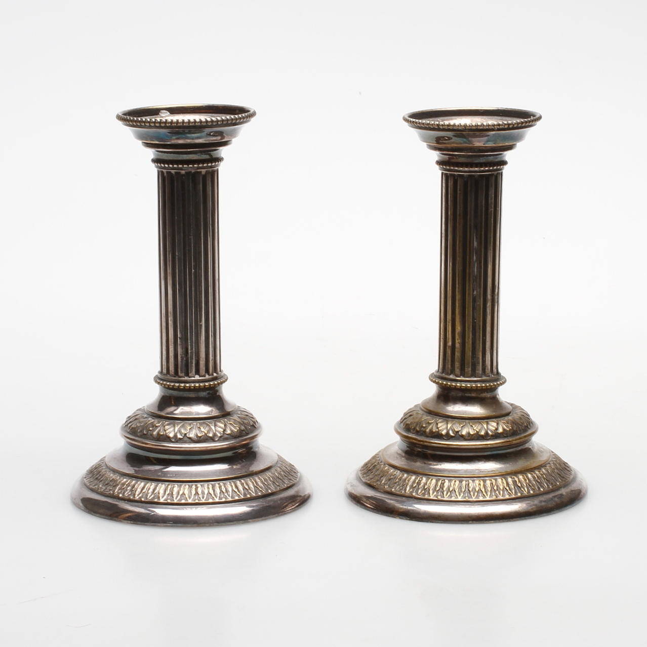 LJUSSTAKAR, ett par, gustaviansk stil, Guld Aktiebolaget, 1900-talets första hälft.