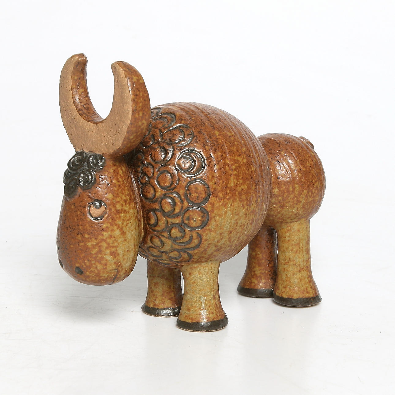 FIGURIN, stengods, tjur, Lisa Larson, Gustavsberg. 1900-tal.