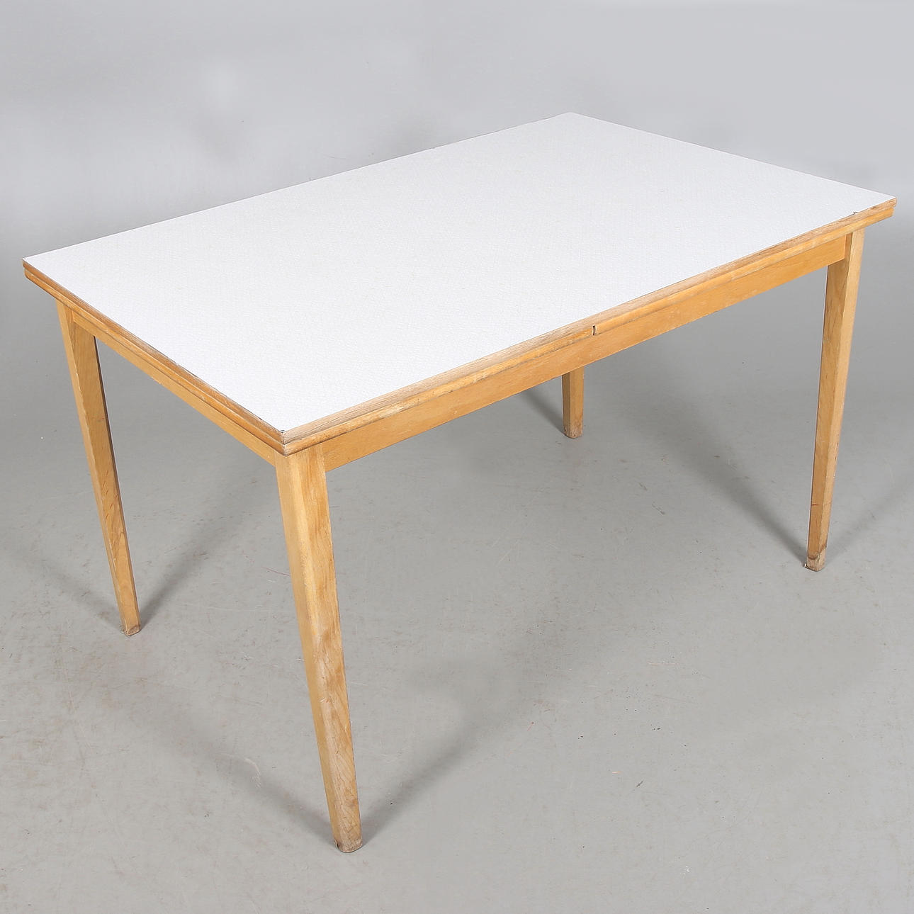 BORD, med perstorpsskiva "Virrvarr", Sigvard Bernadotte, 1950-tal.