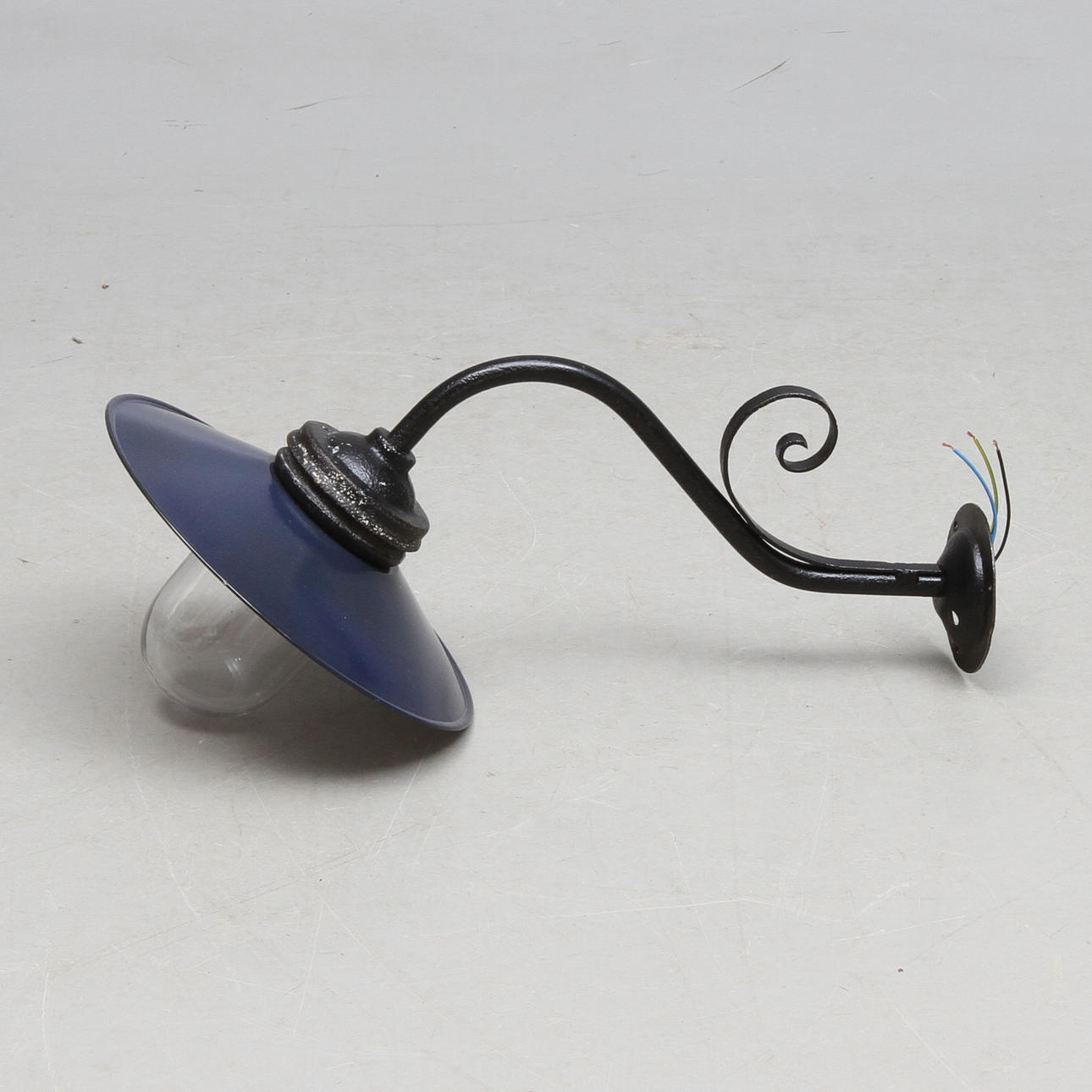 VÄGGARMATUR, för utomhusbruk, smide, 1900/2000-tal.