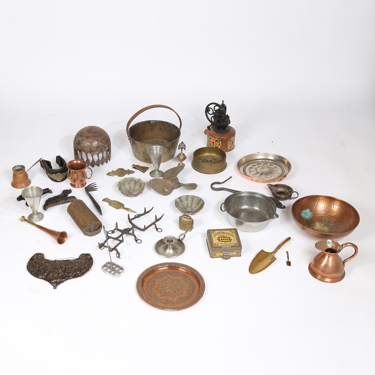 EINE MENGE GEMISCHTER METALLWAREN.