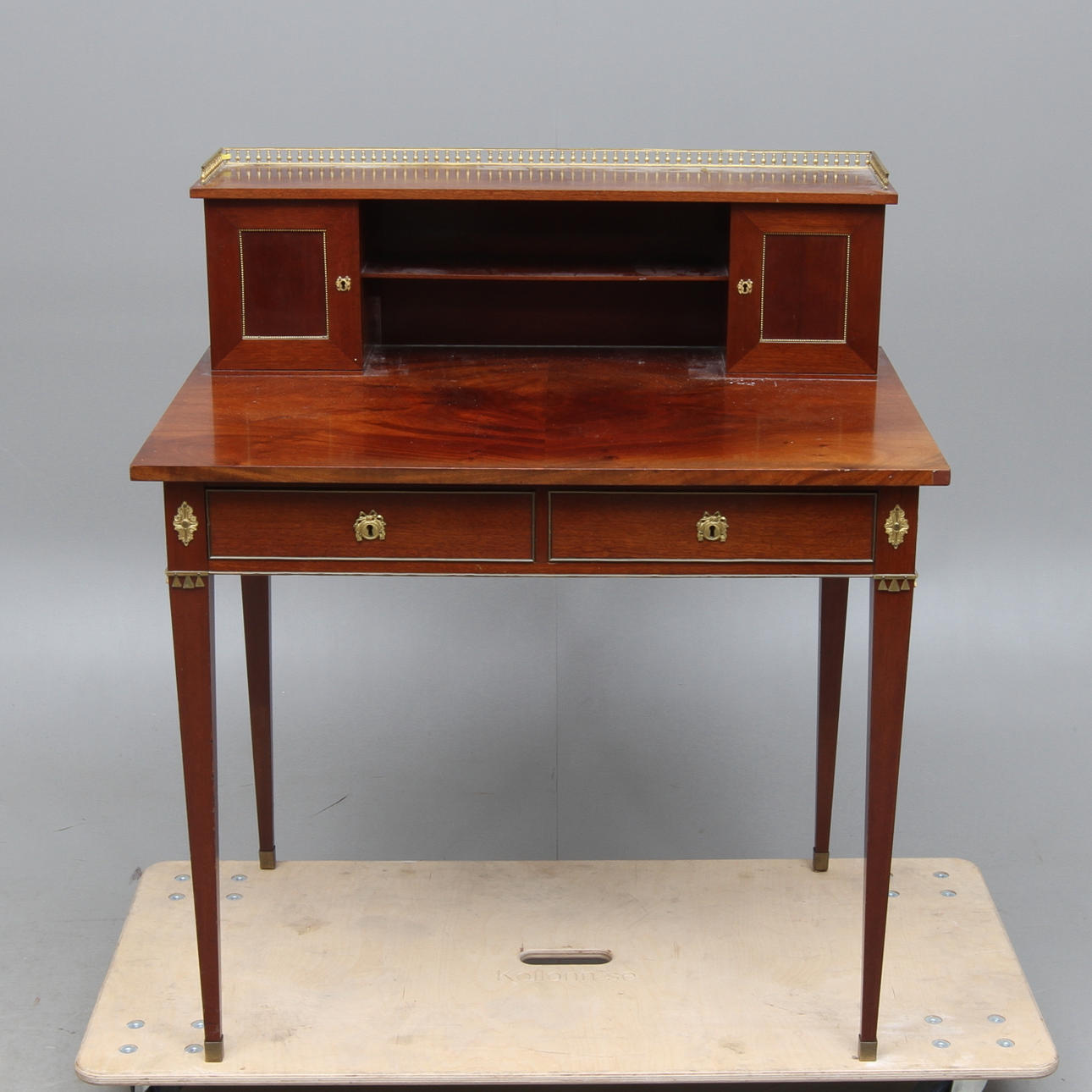 DAMSKRIVBORD, gustaviansk stil, 1900-tal.