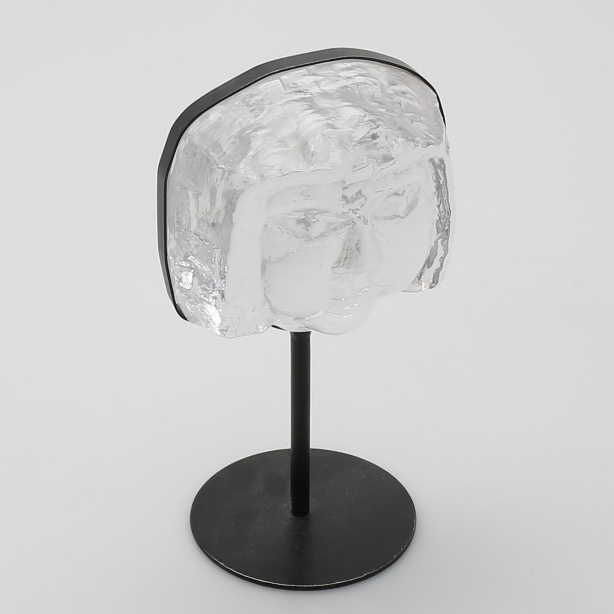 ANSIKTE, glas på metallsockel, Erik Höglund, Boda.