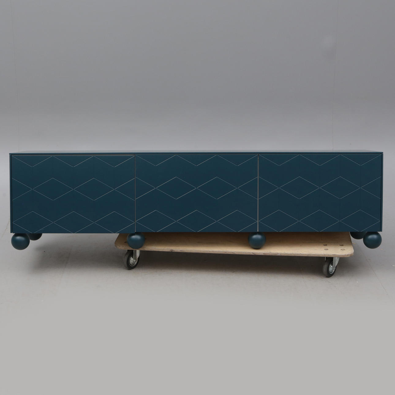 SKÅP/SKÄNK, Superfront.