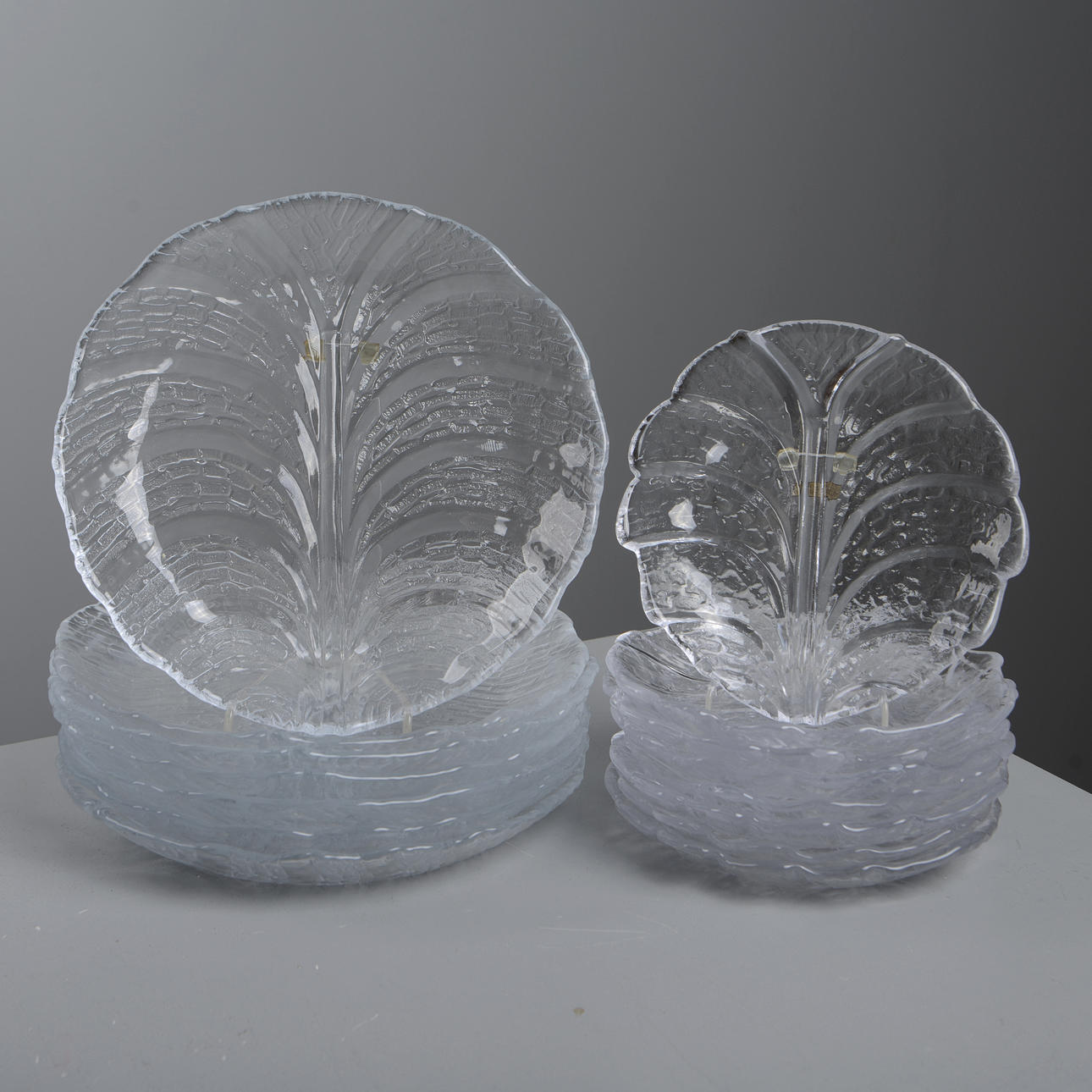 LARS HELLSTEN. “Eden”, 15 plates, Orrefors. Glass - Tableware - Auctionet
