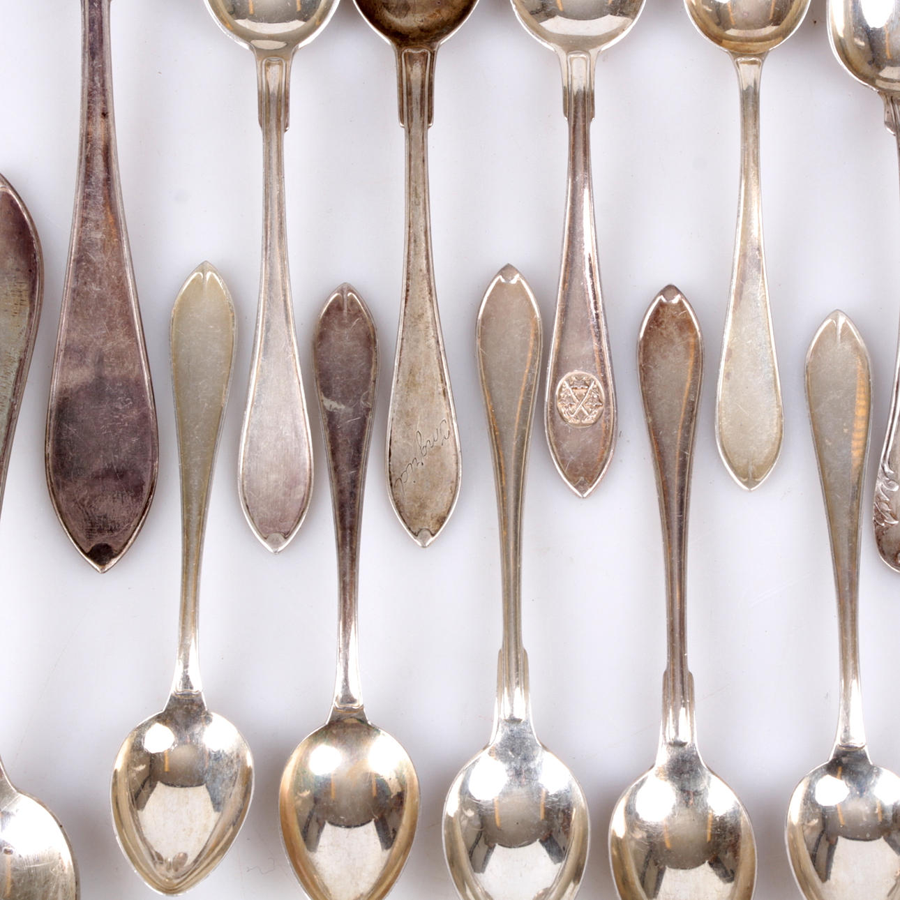 SKEDAR, 12 st. Silver, mestadels "Svensk spets", 1900-tal.