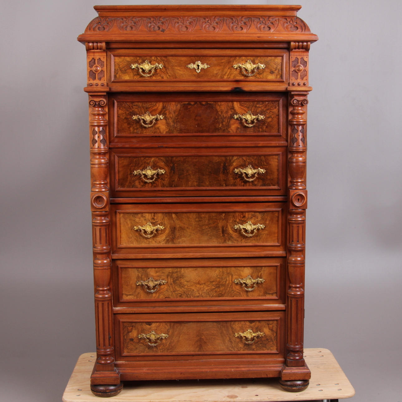 CHIFFONJE, nyrenässans, 1800-talets andra hälft.