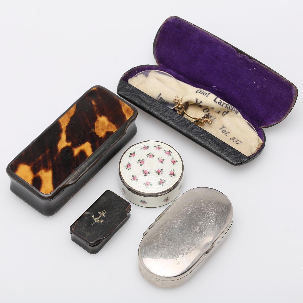 Snus-Boxen und Gläser, 20. Jahrhundert.