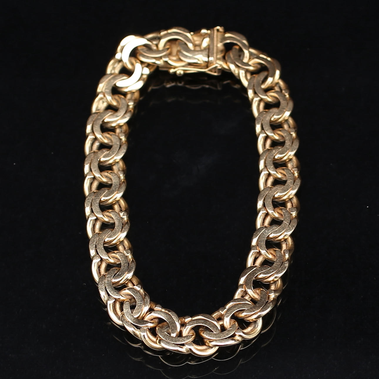 ARMBAND BISMARCK, 18k guld vikt ca 34,36 g.