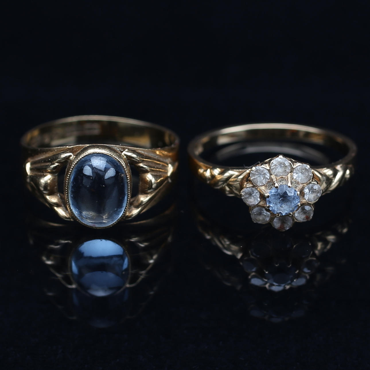 RINGAR, 2 st, med stenar, 18 k guld,vikt ca 5,2 g.