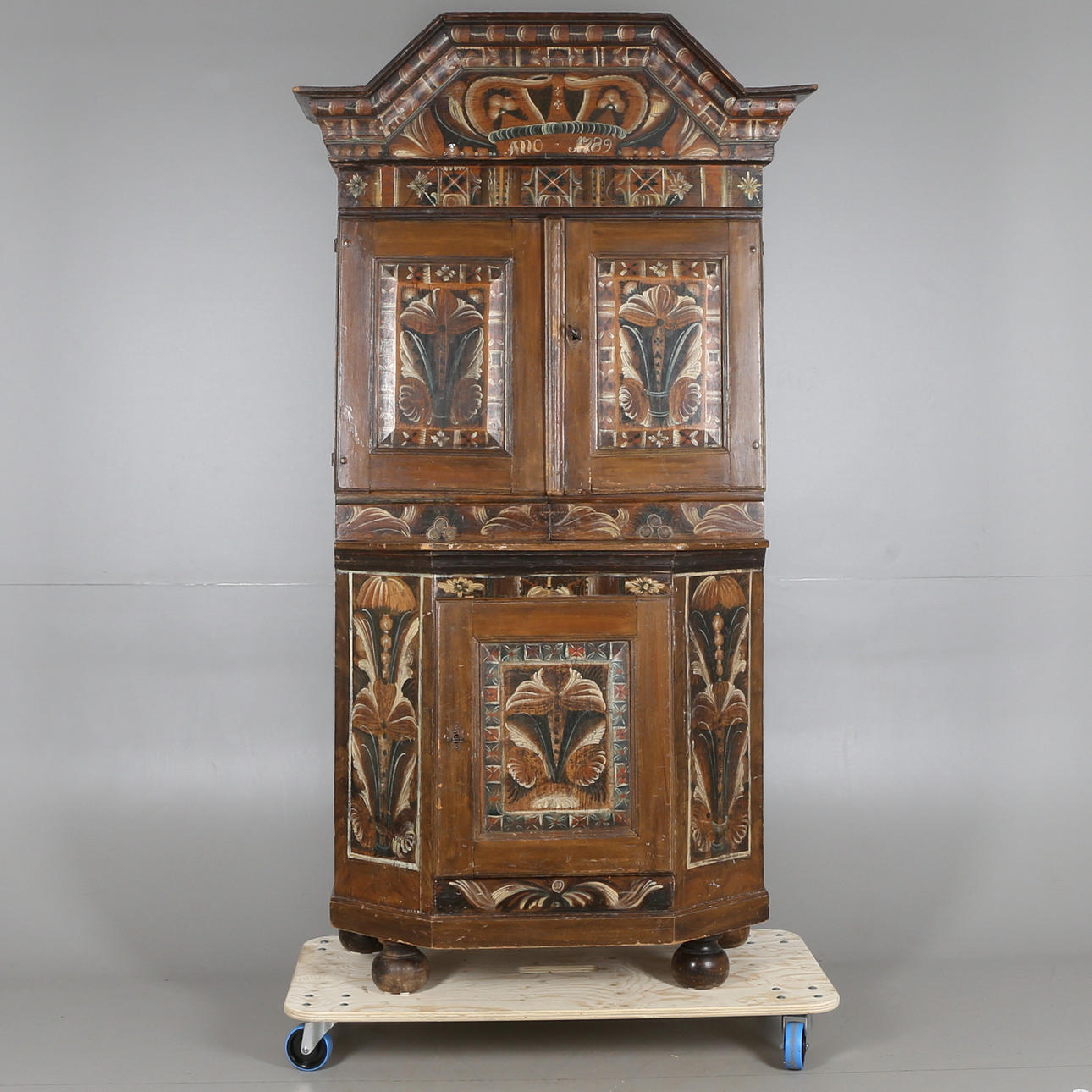 SKÄNKSKÅP, allmoge, Dalarna, kurbits, bär datering 1789.