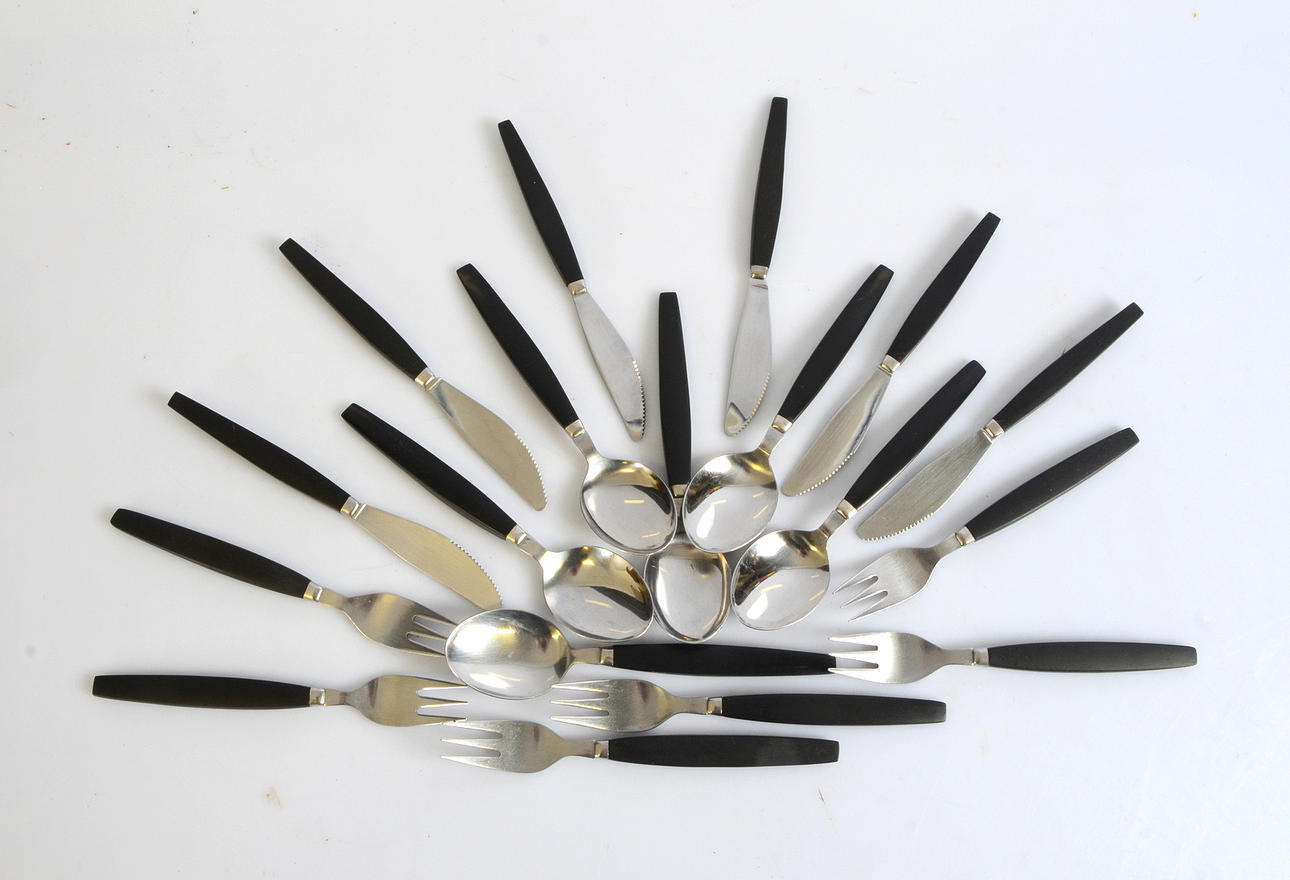 BESTICK i rostfritt stål och bakelit, 18-delar.