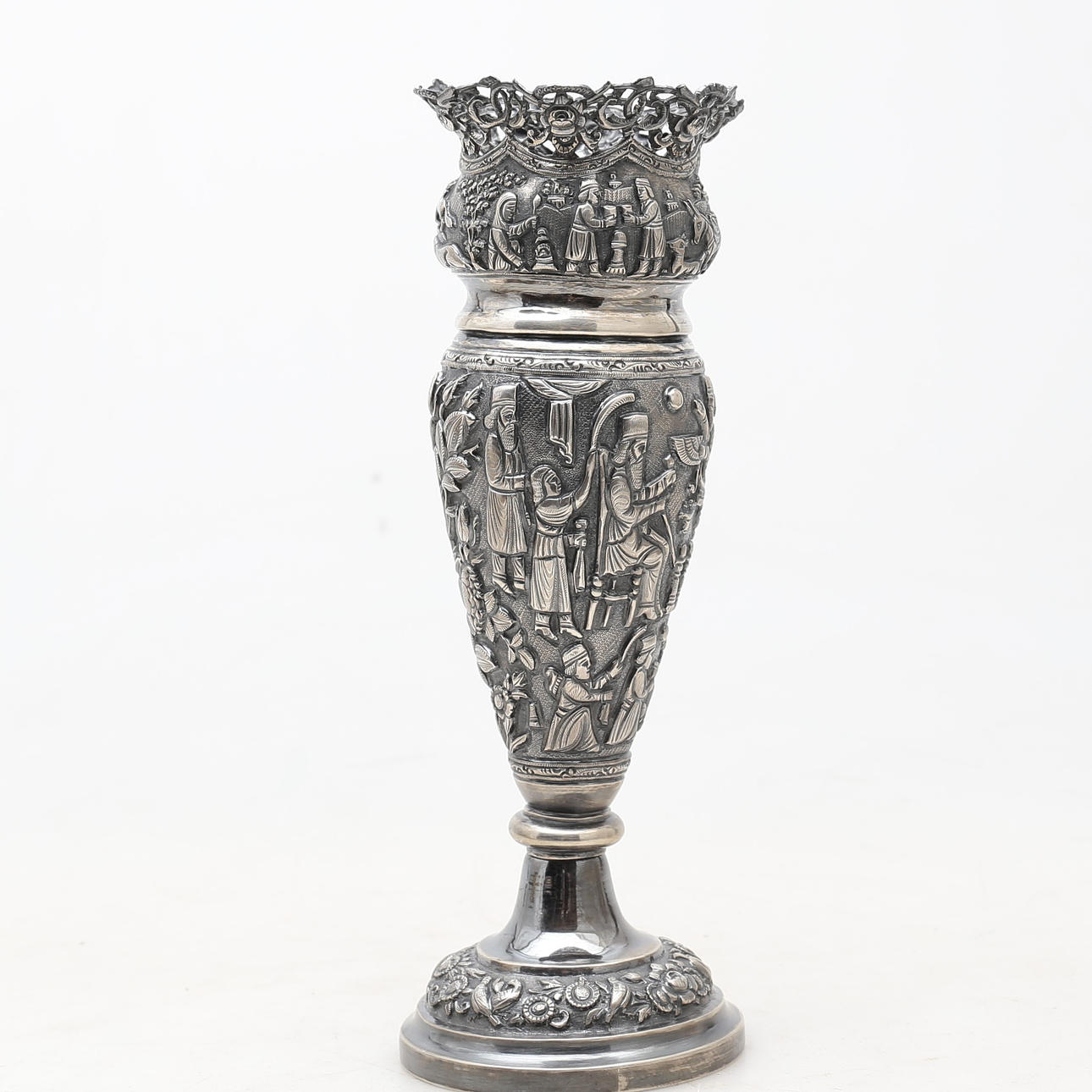 Oriental silver vase, 20th Century.