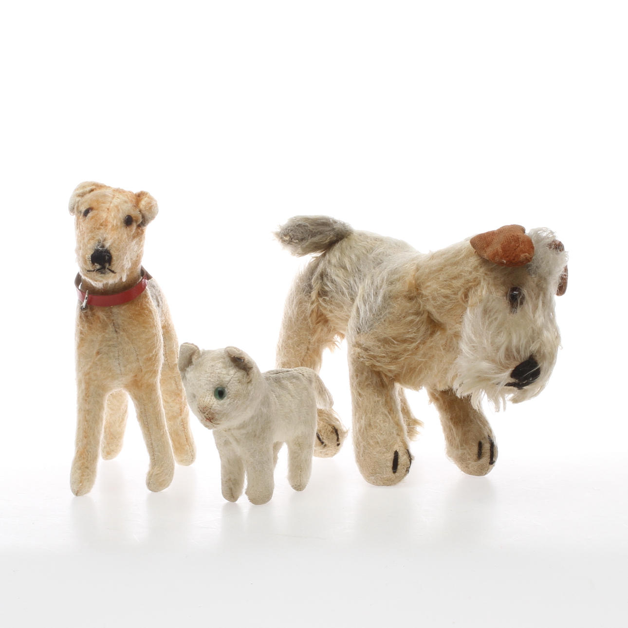 KATT knappmärkt Steiff samt HUNDAR 2 st varav en knappmärkt Steiff.