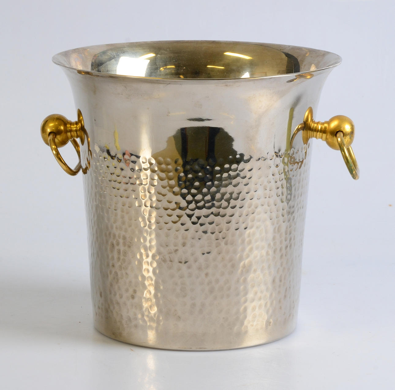 CHAMPAGNEKYLARE, vitmetall och mässing.